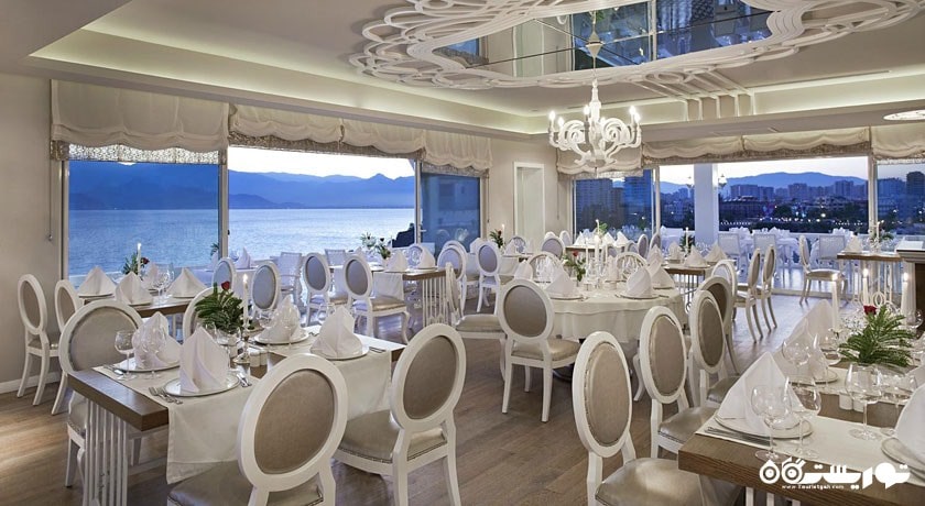 فضای سرپوشیده  رستوران بلانچ تراس